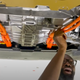 Imagen para el artículo titulado Tesla le pedía a un cliente 22K dólares por una nueva batería. Un taller externo la reparó por 5K dólares